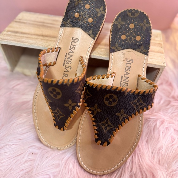 Susan & Sara Charlotte Sandals - Picture 1 of 9